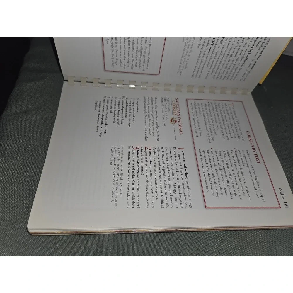Better Homes and Gardens New Baking‎ Book Spiral Bound 600 Recipes 1998